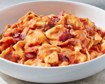 Bacon and rosée sauce tortellini